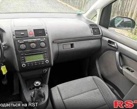 Черный Фольксваген Туран, объемом двигателя 2 л и пробегом 211 тыс. км за 2200 $, фото 5 на Automoto.ua