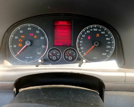 Черный Фольксваген Туран, объемом двигателя 1.6 л и пробегом 223 тыс. км за 5900 $, фото 6 на Automoto.ua