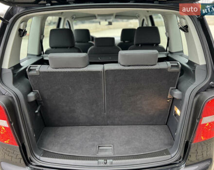 Черный Фольксваген Туран, объемом двигателя 1.6 л и пробегом 249 тыс. км за 5999 $, фото 84 на Automoto.ua