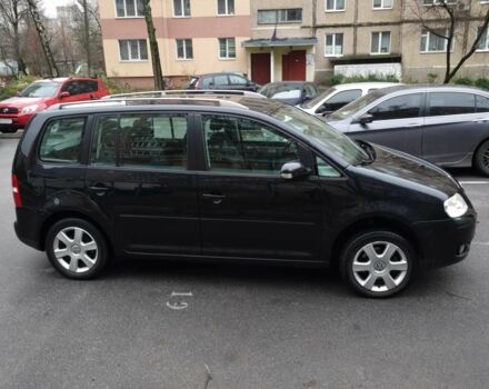 Черный Фольксваген Туран, объемом двигателя 1.4 л и пробегом 239 тыс. км за 5700 $, фото 2 на Automoto.ua