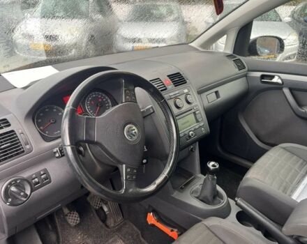 Черный Фольксваген Туран, объемом двигателя 1.6 л и пробегом 280 тыс. км за 6500 $, фото 4 на Automoto.ua