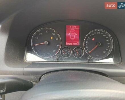 Черный Фольксваген Туран, объемом двигателя 1.6 л и пробегом 261 тыс. км за 4999 $, фото 35 на Automoto.ua