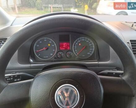 Черный Фольксваген Туран, объемом двигателя 1.6 л и пробегом 186 тыс. км за 5999 $, фото 31 на Automoto.ua