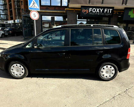 Черный Фольксваген Туран, объемом двигателя 1.6 л и пробегом 190 тыс. км за 6999 $, фото 68 на Automoto.ua