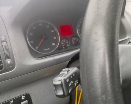 Черный Фольксваген Туран, объемом двигателя 1.6 л и пробегом 225 тыс. км за 6000 $, фото 9 на Automoto.ua