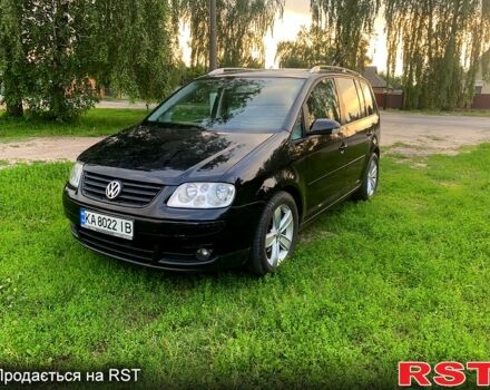 Черный Фольксваген Туран, объемом двигателя 2 л и пробегом 300 тыс. км за 4900 $, фото 1 на Automoto.ua
