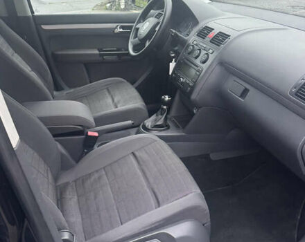 Черный Фольксваген Туран, объемом двигателя 1.9 л и пробегом 246 тыс. км за 7800 $, фото 20 на Automoto.ua