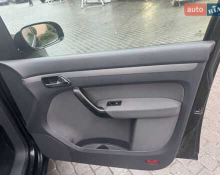 Черный Фольксваген Туран, объемом двигателя 1.9 л и пробегом 246 тыс. км за 7800 $, фото 21 на Automoto.ua