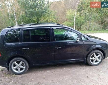 Черный Фольксваген Туран, объемом двигателя 1.6 л и пробегом 240 тыс. км за 5700 $, фото 5 на Automoto.ua