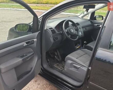 Черный Фольксваген Туран, объемом двигателя 1.6 л и пробегом 200 тыс. км за 5500 $, фото 11 на Automoto.ua