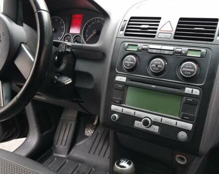 Черный Фольксваген Туран, объемом двигателя 1.39 л и пробегом 239 тыс. км за 5700 $, фото 8 на Automoto.ua