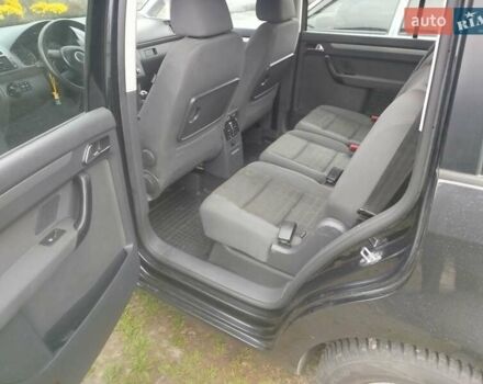 Черный Фольксваген Туран, объемом двигателя 1.6 л и пробегом 225 тыс. км за 6000 $, фото 12 на Automoto.ua