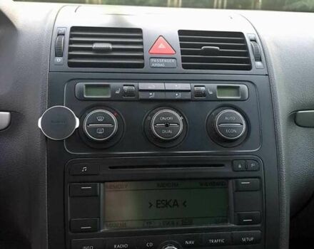 Чорний Фольксваген Туран, об'ємом двигуна 1.97 л та пробігом 291 тис. км за 7000 $, фото 6 на Automoto.ua