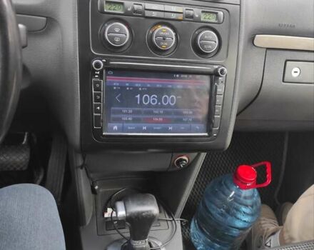 Черный Фольксваген Туран, объемом двигателя 2 л и пробегом 301 тыс. км за 6700 $, фото 2 на Automoto.ua