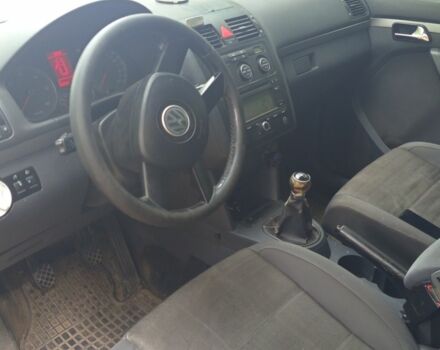 Черный Фольксваген Туран, объемом двигателя 2 л и пробегом 600 тыс. км за 3000 $, фото 1 на Automoto.ua