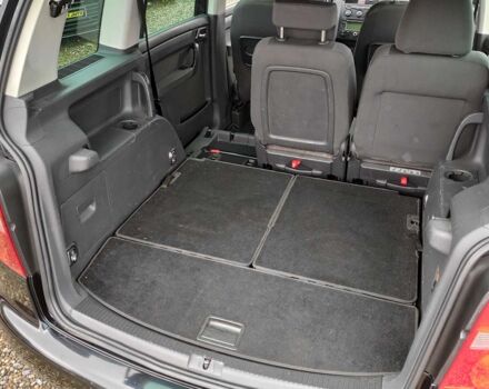 Черный Фольксваген Туран, объемом двигателя 1.6 л и пробегом 289 тыс. км за 5800 $, фото 6 на Automoto.ua