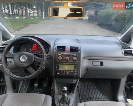 Чорний Фольксваген Туран, об'ємом двигуна 1.9 л та пробігом 390 тис. км за 6500 $, фото 12 на Automoto.ua