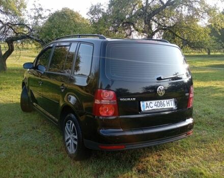 Черный Фольксваген Туран, объемом двигателя 1.9 л и пробегом 290 тыс. км за 7400 $, фото 4 на Automoto.ua