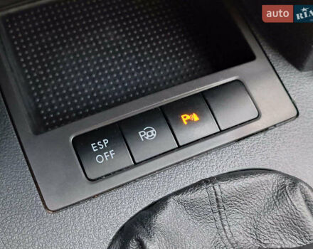 Черный Фольксваген Туран, объемом двигателя 2 л и пробегом 260 тыс. км за 9390 $, фото 29 на Automoto.ua