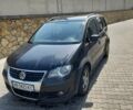 Черный Фольксваген Туран, объемом двигателя 1.4 л и пробегом 300 тыс. км за 7100 $, фото 1 на Automoto.ua