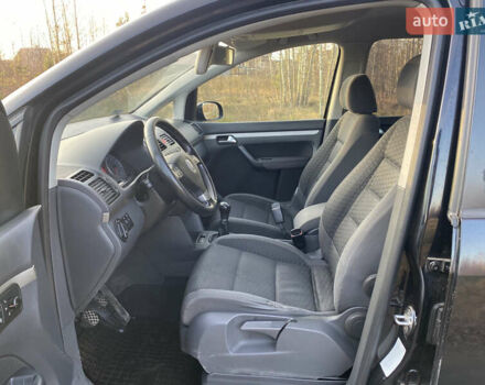 Черный Фольксваген Туран, объемом двигателя 1.9 л и пробегом 367 тыс. км за 3400 $, фото 12 на Automoto.ua