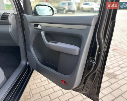 Черный Фольксваген Туран, объемом двигателя 1.6 л и пробегом 230 тыс. км за 7400 $, фото 34 на Automoto.ua