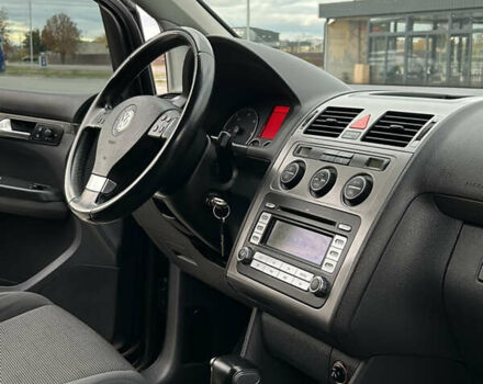 Чорний Фольксваген Туран, об'ємом двигуна 1.9 л та пробігом 124 тис. км за 8700 $, фото 32 на Automoto.ua