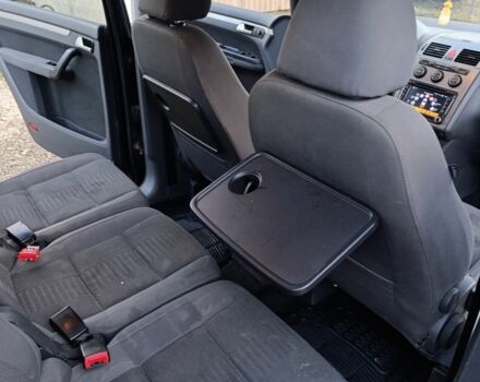 Черный Фольксваген Туран, объемом двигателя 2 л и пробегом 320 тыс. км за 6800 $, фото 12 на Automoto.ua