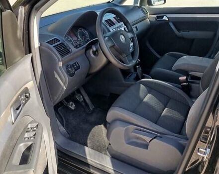 Черный Фольксваген Туран, объемом двигателя 1.98 л и пробегом 290 тыс. км за 5550 $, фото 8 на Automoto.ua