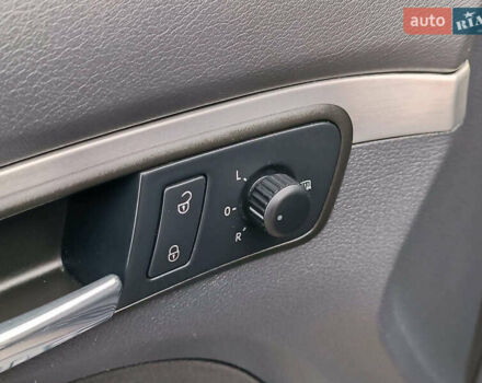 Черный Фольксваген Туран, объемом двигателя 2 л и пробегом 260 тыс. км за 9390 $, фото 23 на Automoto.ua