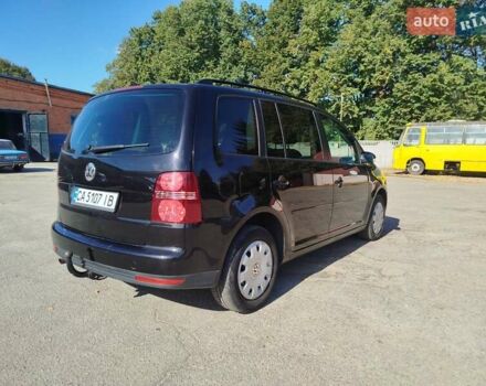 Черный Фольксваген Туран, объемом двигателя 1.98 л и пробегом 290 тыс. км за 5550 $, фото 3 на Automoto.ua
