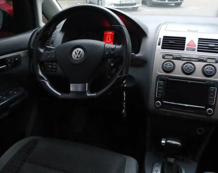 Черный Фольксваген Туран, объемом двигателя 1.97 л и пробегом 163 тыс. км за 7800 $, фото 4 на Automoto.ua