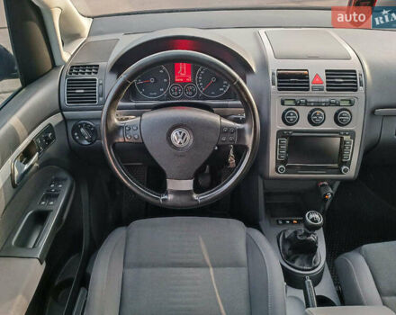 Черный Фольксваген Туран, объемом двигателя 2 л и пробегом 260 тыс. км за 9390 $, фото 16 на Automoto.ua