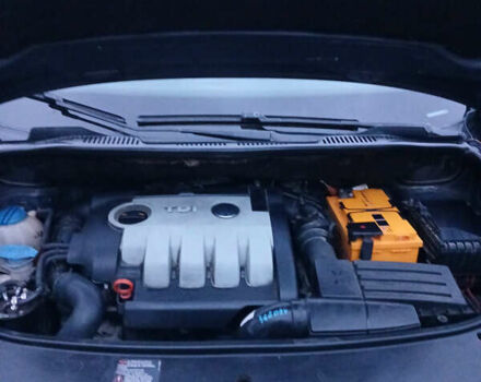 Черный Фольксваген Туран, объемом двигателя 1.97 л и пробегом 163 тыс. км за 7800 $, фото 8 на Automoto.ua