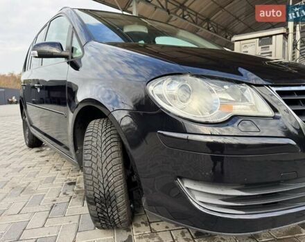 Черный Фольксваген Туран, объемом двигателя 1.97 л и пробегом 314 тыс. км за 7300 $, фото 4 на Automoto.ua