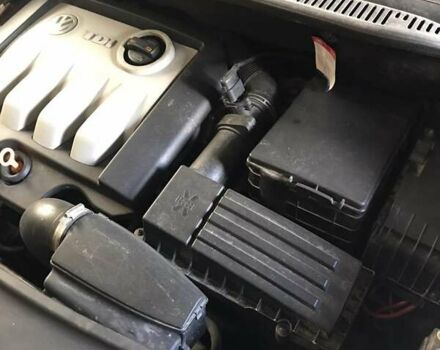 Черный Фольксваген Туран, объемом двигателя 1.9 л и пробегом 305 тыс. км за 6000 $, фото 5 на Automoto.ua