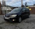 Черный Фольксваген Туран, объемом двигателя 2 л и пробегом 300 тыс. км за 3300 $, фото 2 на Automoto.ua