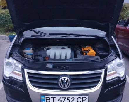 Черный Фольксваген Туран, объемом двигателя 1.97 л и пробегом 163 тыс. км за 7800 $, фото 7 на Automoto.ua