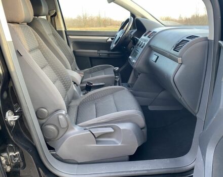 Чорний Фольксваген Туран, об'ємом двигуна 1.9 л та пробігом 367 тис. км за 3400 $, фото 11 на Automoto.ua