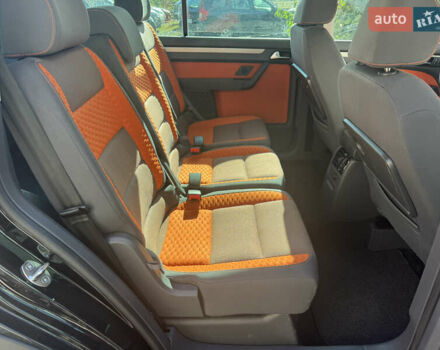 Черный Фольксваген Туран, объемом двигателя 1.4 л и пробегом 278 тыс. км за 6700 $, фото 10 на Automoto.ua