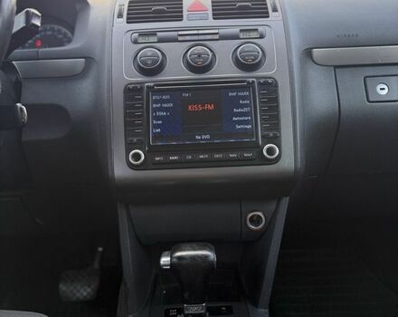 Черный Фольксваген Туран, объемом двигателя 2 л и пробегом 300 тыс. км за 3300 $, фото 7 на Automoto.ua