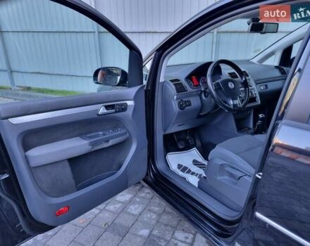 Черный Фольксваген Туран, объемом двигателя 1.4 л и пробегом 193 тыс. км за 7300 $, фото 1 на Automoto.ua