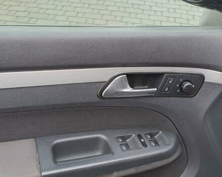 Черный Фольксваген Туран, объемом двигателя 1.4 л и пробегом 193 тыс. км за 6950 $, фото 30 на Automoto.ua