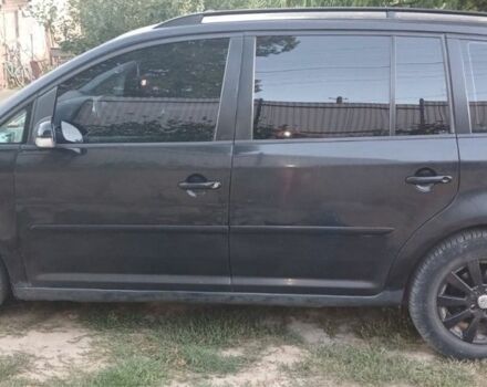 Черный Фольксваген Туран, объемом двигателя 1.9 л и пробегом 311 тыс. км за 5400 $, фото 1 на Automoto.ua