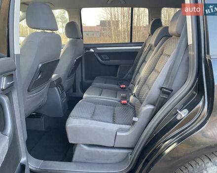 Черный Фольксваген Туран, объемом двигателя 1.9 л и пробегом 367 тыс. км за 3400 $, фото 5 на Automoto.ua