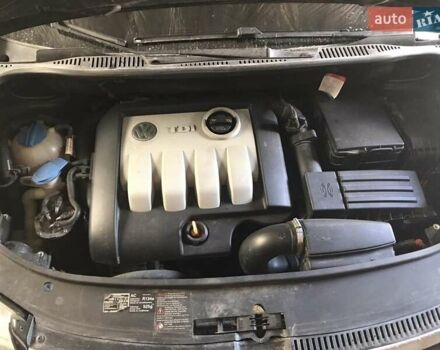 Черный Фольксваген Туран, объемом двигателя 1.9 л и пробегом 305 тыс. км за 6000 $, фото 3 на Automoto.ua