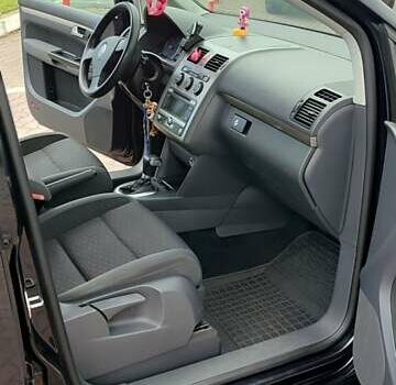 Черный Фольксваген Туран, объемом двигателя 1.97 л и пробегом 318 тыс. км за 6000 $, фото 15 на Automoto.ua