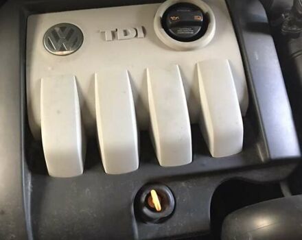 Черный Фольксваген Туран, объемом двигателя 1.9 л и пробегом 305 тыс. км за 6000 $, фото 1 на Automoto.ua