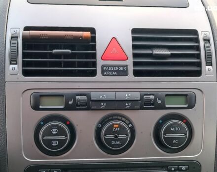 Чорний Фольксваген Туран, об'ємом двигуна 2 л та пробігом 260 тис. км за 9390 $, фото 28 на Automoto.ua