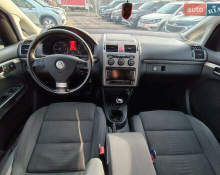 Черный Фольксваген Туран, объемом двигателя 2 л и пробегом 260 тыс. км за 9390 $, фото 15 на Automoto.ua
